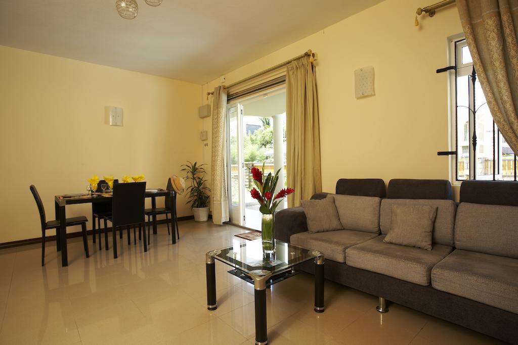 Jet Villa Flic en Flac ภายนอก รูปภาพ