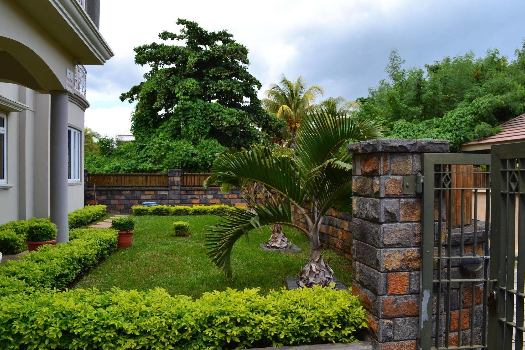 Jet Villa Flic en Flac ภายนอก รูปภาพ