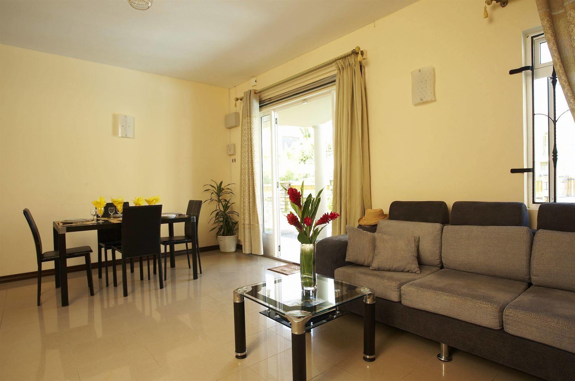 Jet Villa Flic en Flac ภายนอก รูปภาพ